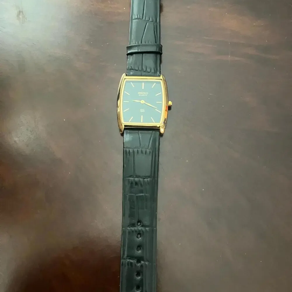 Seiko Gold Case‎ with Black Strap Watch 33mm NOS Rare Barrel Tonneau Slim Tank